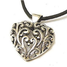 禾場(chǎng)925銀海盜系列 心型鏤空花復(fù)古銀吊墜，贈(zèng)純皮項(xiàng)鏈，詮釋個(gè)性與浪漫