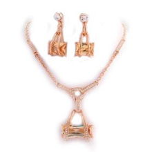 暗夜芳華 新光施華洛世奇水晶「夜來香」套裝，點亮頸間與耳畔的璀璨詩篇