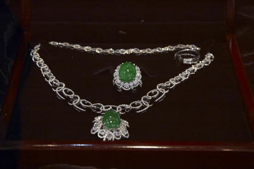 中國(guó)集寶齋攜精品參展2011上海國(guó)際珠寶首飾展覽會(huì)，綻放東方匠心魅力